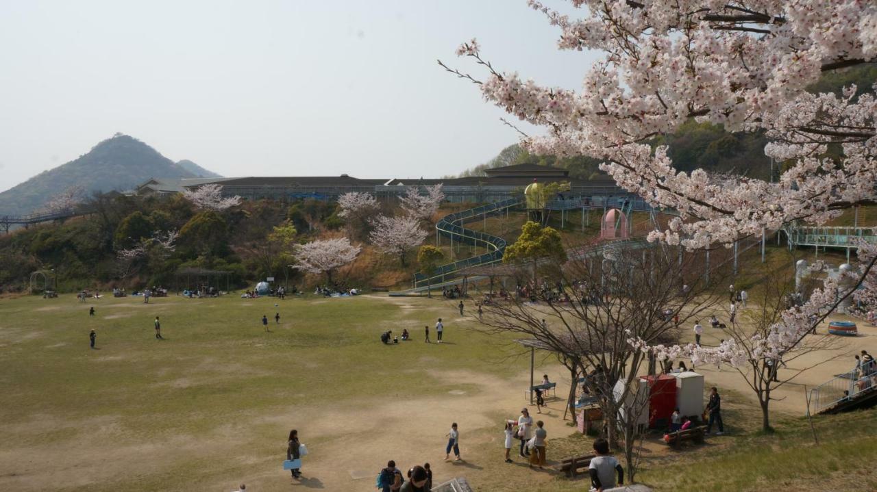 Отель Michi No Eki Fureai Park Mino Mitoyo Экстерьер фото
